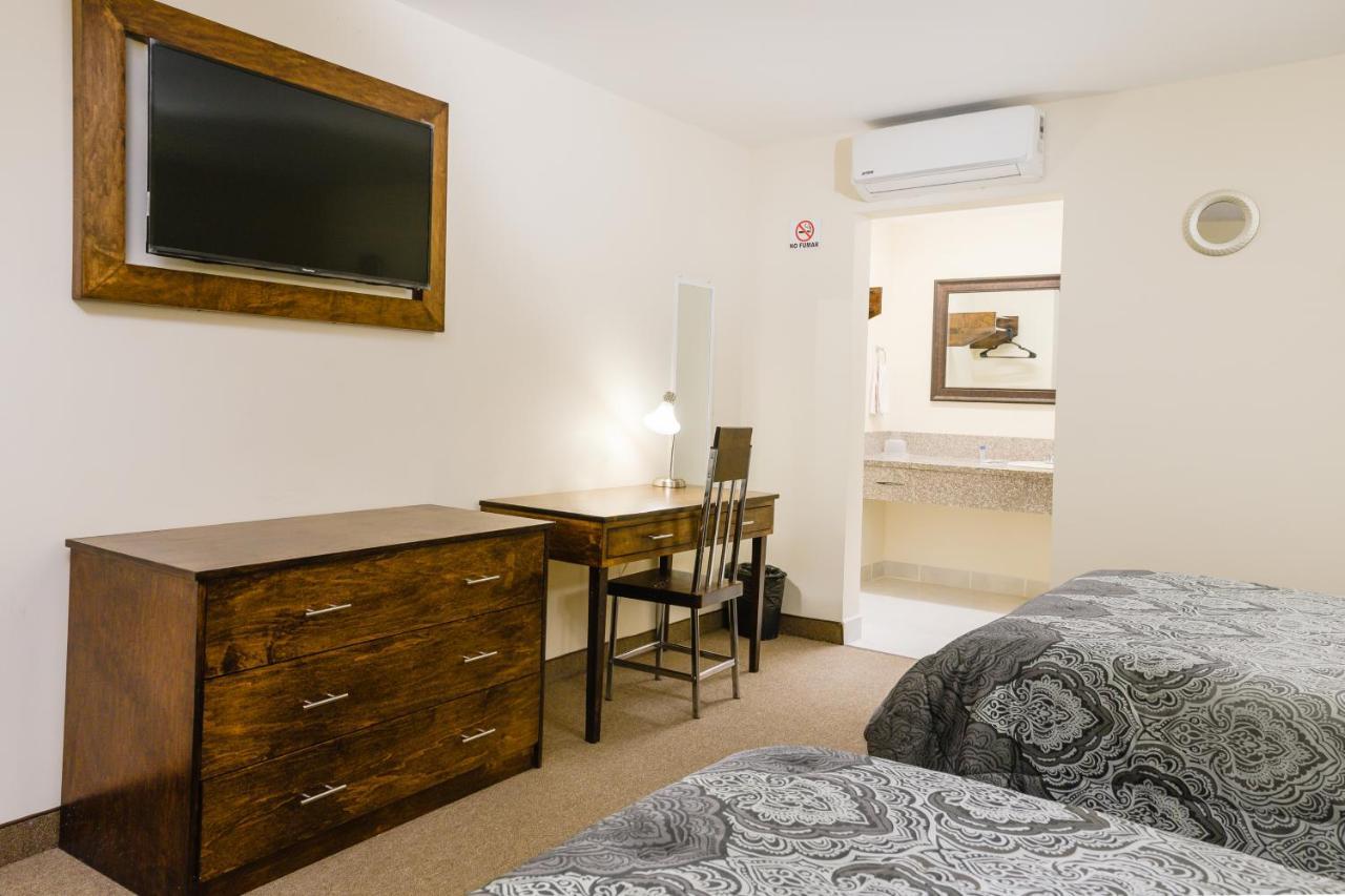 Hotel Trebol Inn Nuevo Casas Grandes Bagian luar foto