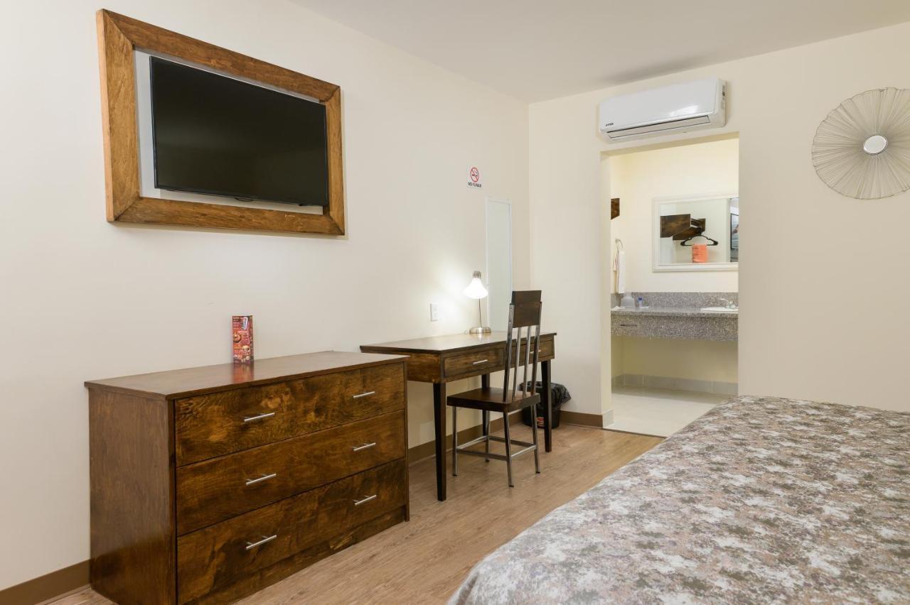Hotel Trebol Inn Nuevo Casas Grandes Bagian luar foto