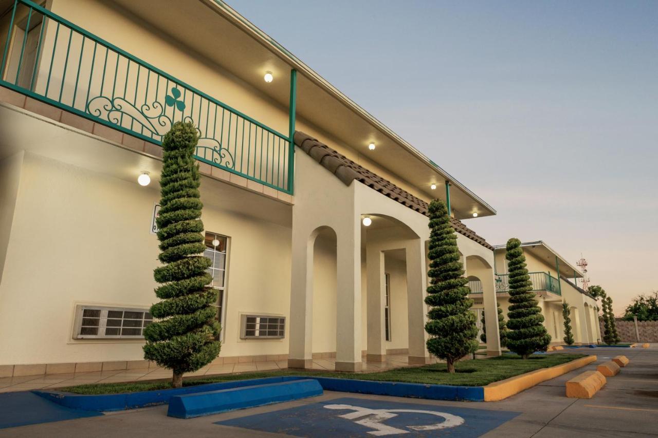 Hotel Trebol Inn Nuevo Casas Grandes Bagian luar foto