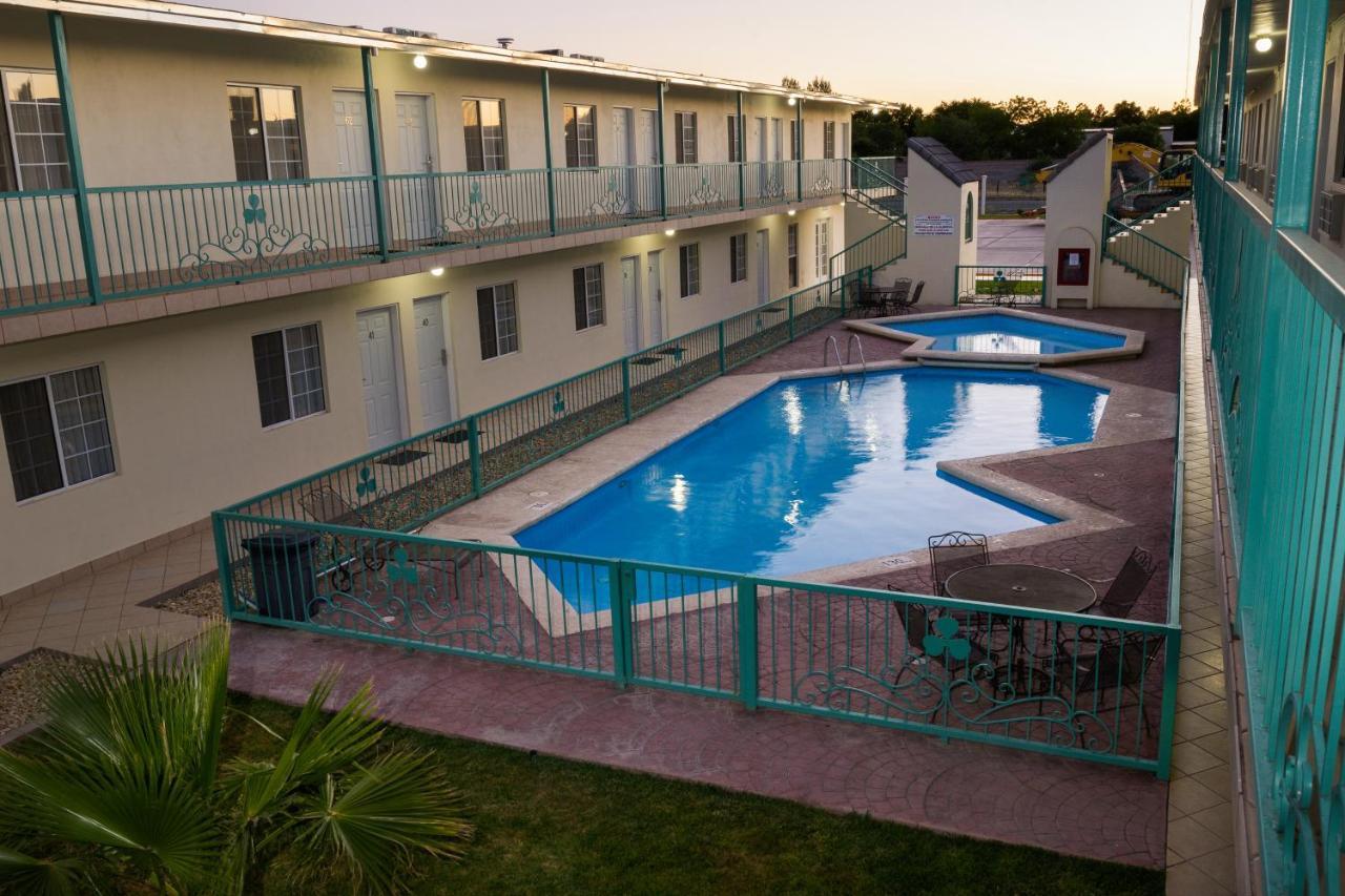 Hotel Trebol Inn Nuevo Casas Grandes Bagian luar foto
